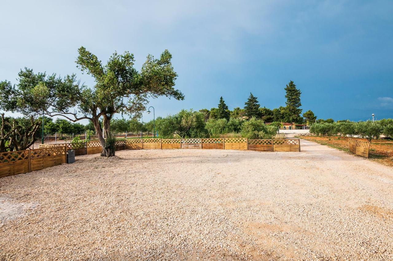 Camp San Antonio Hotell Biograd Na Moru Exteriör bild