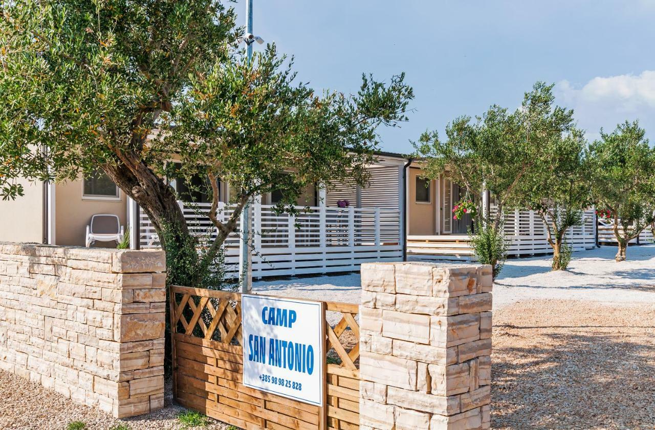 Camp San Antonio Hotell Biograd Na Moru Exteriör bild